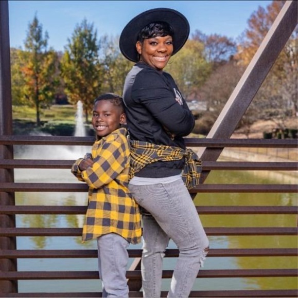 Meet your Posher, Latorya - Picture 1 of 1